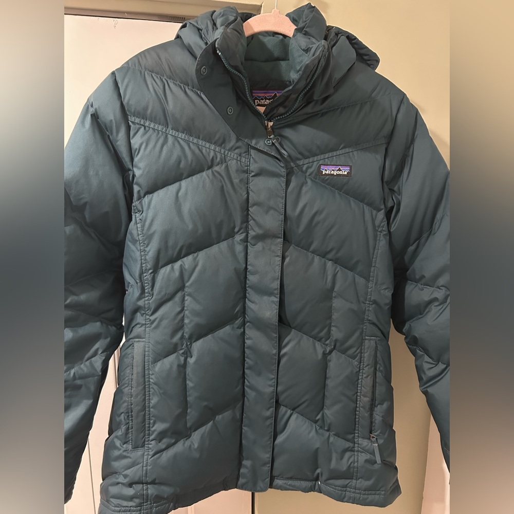 Patagonia Down With It jacket size Large in a green shade.